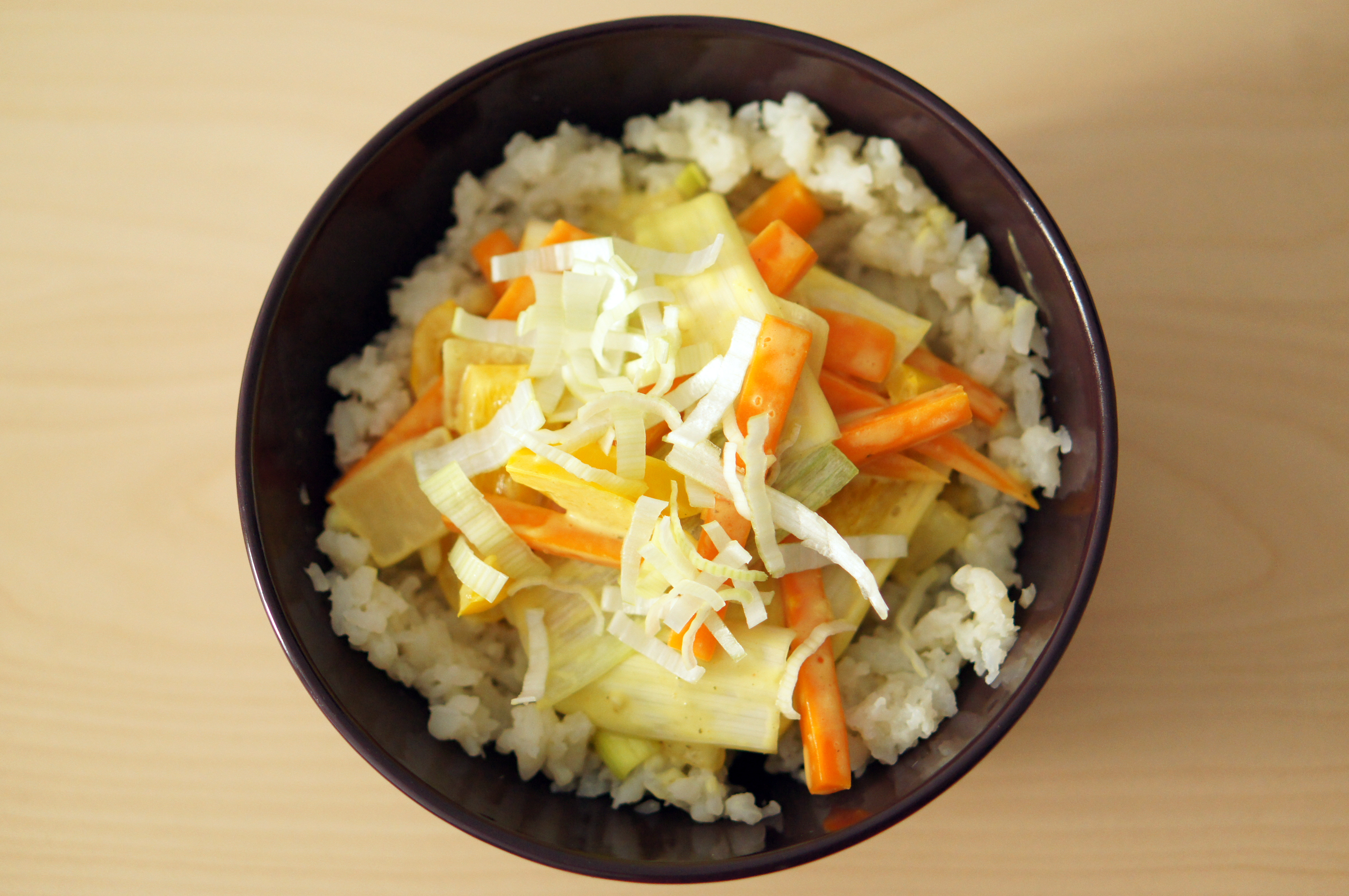 Vegetarisches Curry mit Blumenkohl-Reis - Paleo Rezepte - A Boy From ...